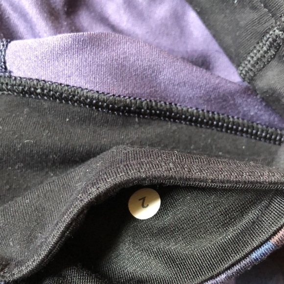 Lululemon Align Tight 28” limited geometric purple design - Picture 4 of 4